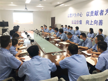 公安部、交通運(yùn)輸部出臺(tái)《關(guān)于推進(jìn)機(jī)動(dòng)車駕駛?cè)伺嘤?xùn)考試制度改革意見(jiàn)》